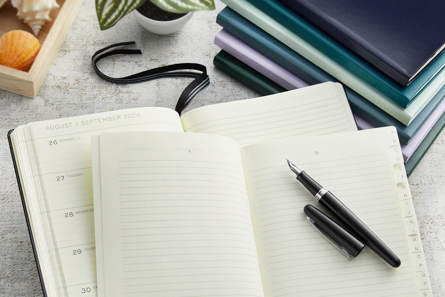 Leuchtturm1917 A5 Medium Hardcover Weekly Planner & Notebook with Booklet 2024 - Navy