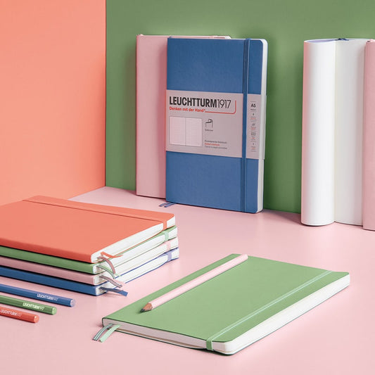 Serbuk Notebook Sederhana Leuchtturm1917 Kulit Keras A5 - Bertitik
